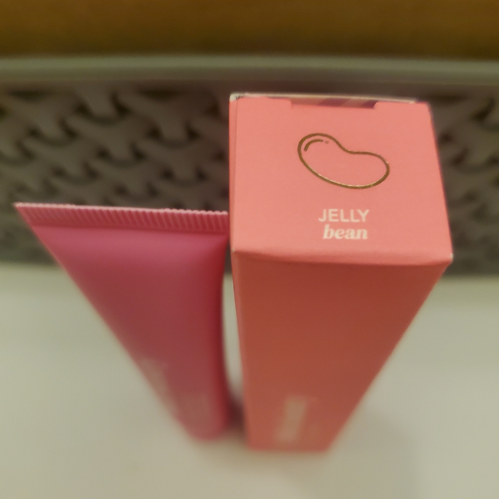 Polite Pout Glossy Lip Balm LIMITED EDITION JELLY BEAN. BNIB - Picture 5 of 6
